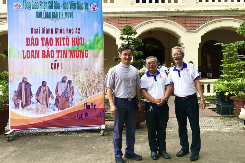 Khai giảng Khóa Đào tạo Kitô Hữu Loan Báo Tin Mừng Cấp I - A2