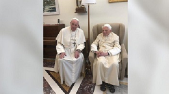 Benoît XVI: ``Il n’y a qu’un Pape, c’est François``