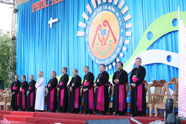 Các giám mục tại ĐH Giới Trẻ GT Hà Nội (27-28/11/2014)