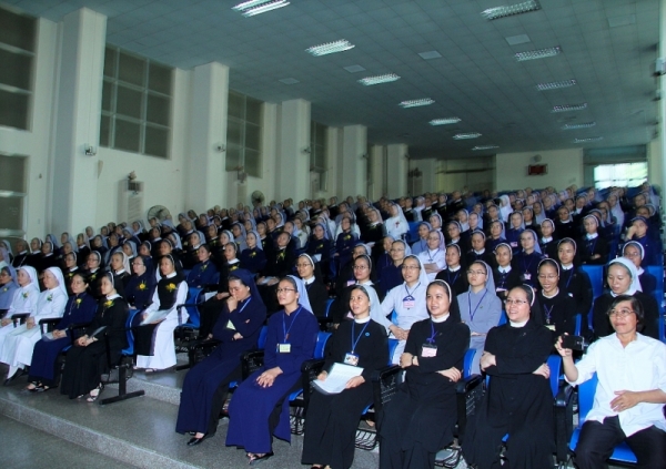 Học viện Liên Dòng Nữ: Thánh lễ bế giảng năm học