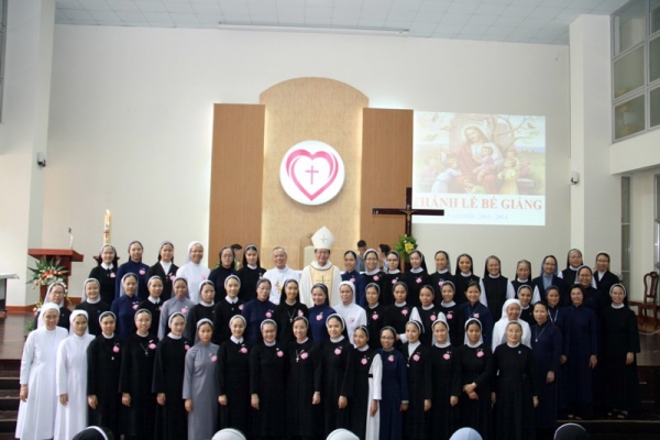 Liên Dòng Nữ: Bế giảng năm học 2013-2014