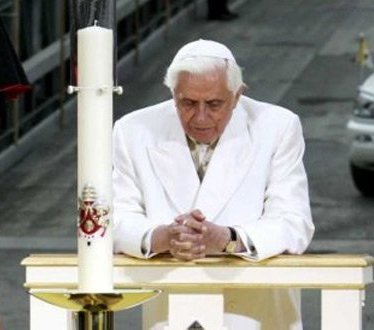 Thông báo: cầu nguyện cho Đức Thánh Cha Bênêđictô XVI