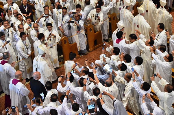 Thánh lễ với các linh mục