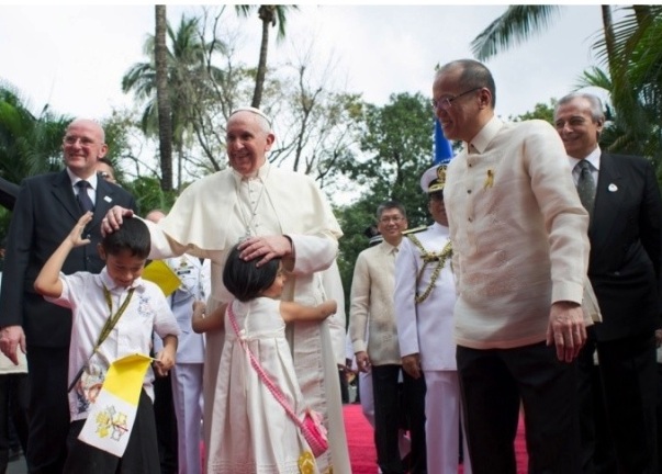 ĐGH Phanxicô và trẻ em Philippines (16.1.2015)