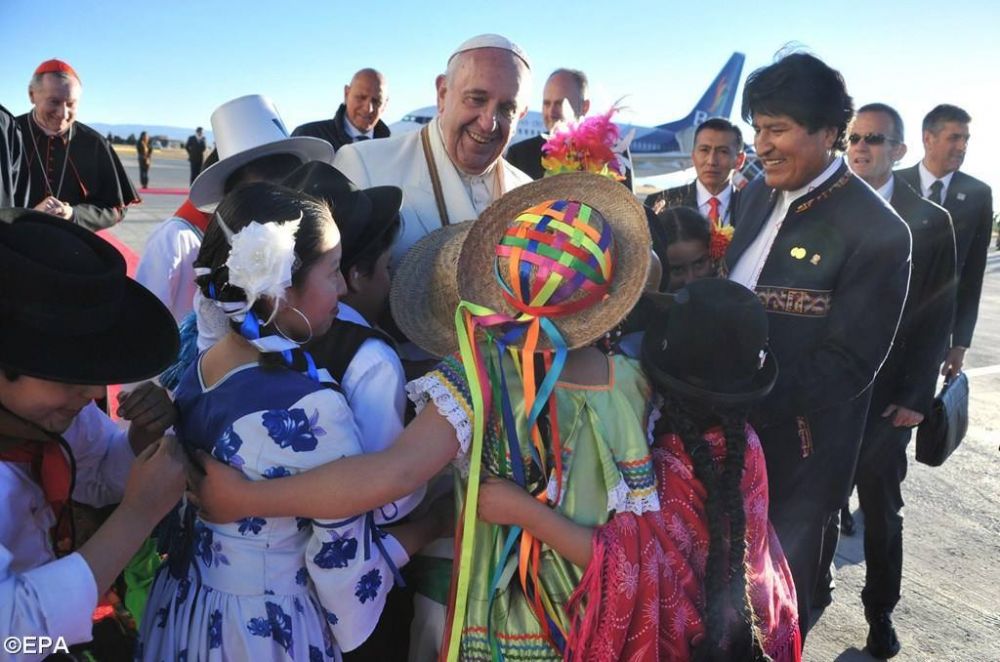 Trẻ em Bolivia chào đón ĐGH