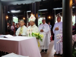 Thánh lễ Tạ ơn Kỷ niệm 28 năm linh mục của Đức cha Giám quản