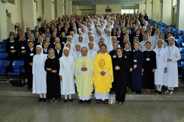 Liên Dòng Nữ: Thánh lễ Khai giảng năm học 2015-2016