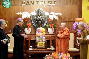 Phái đoàn tòa TGM chúc mừng đại lễ Phật Đản (5.5.2020)