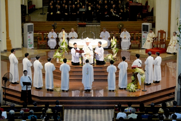 Thánh lễ phong chức Phó tế cho 10 thầy