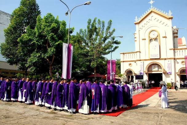Thánh lễ cầu nguyện cho các giám mục và linh mục đã qua đời