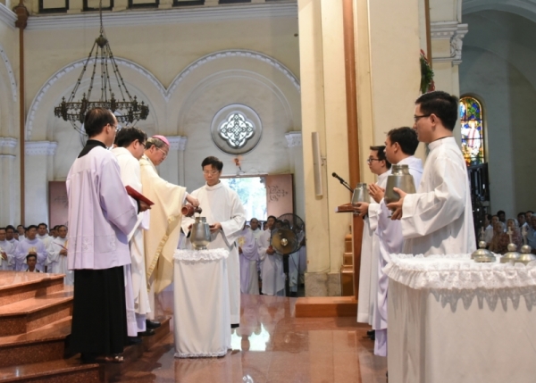 Lễ Truyền Dầu 2017 tại Nhà thờ Chánh tòa Sài Gòn