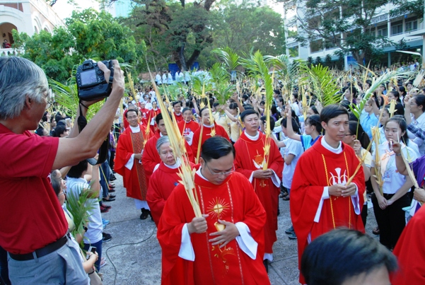 Đoàn linh mục đồng tế Lễ Lá