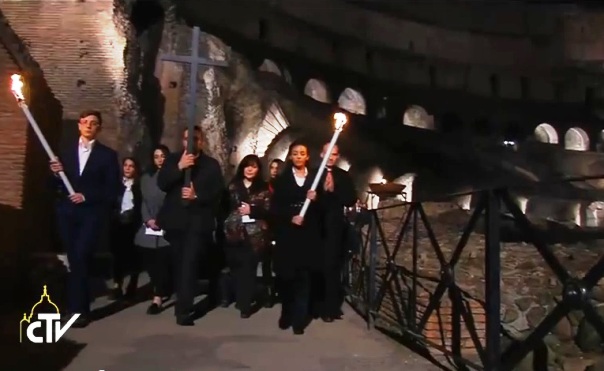 Đàng thánh giá tại hý trường Colosseo (3.4.2015)