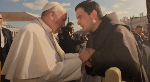 Tình bạn giữa một tu sĩ trẻ dòng Phanxicô và Đức Giáo hoàng