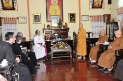 Délégation de l’archevêché de Saigon visite le Conseil d’administration du Bouddhisme de HCM Ville