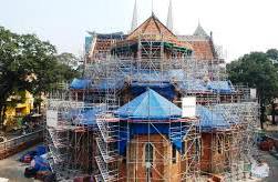 Thay mái ngói khu vực Cung Thánh Nhà thờ Đức Bà Sài Gòn 7/2020