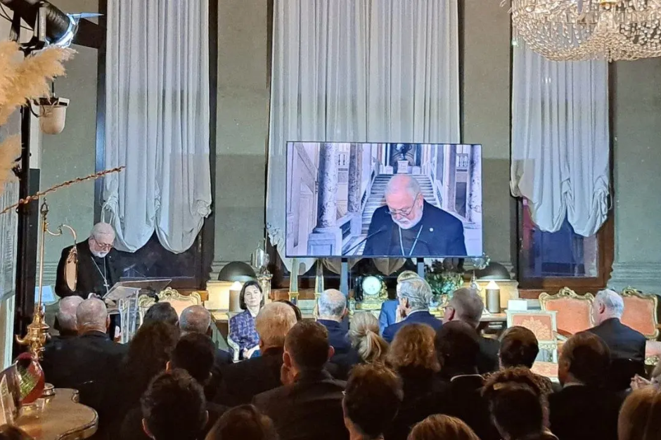 Lên án việc mang thai hộ, Đức Tổng Giám mục Gallagher nói rằng con người không thể trở thành hàng hoá giao dịch