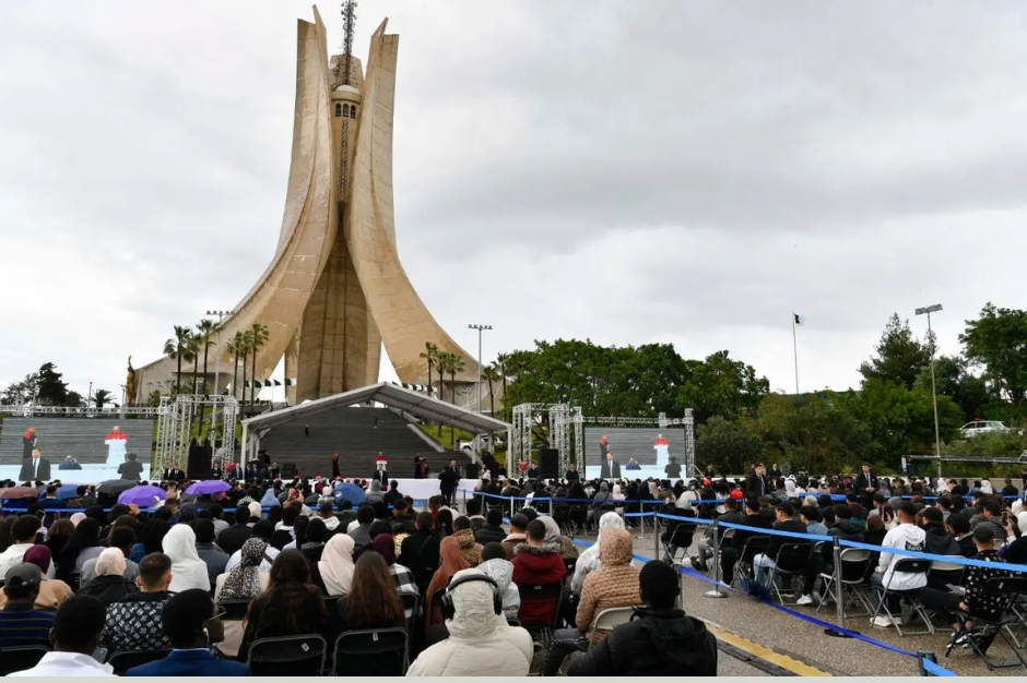[Tông du Algeria] Đức Thánh Cha viếng Đài tưởng niệm Maqam Echahid