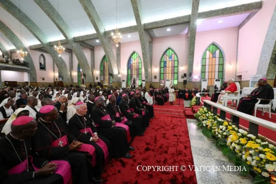 [Tông du Angola] Đức Thánh Cha gặp các giám mục, linh mục, tu sĩ, giáo lý viên: hãy tiếp tục đề cao việc đào tạo liên tục