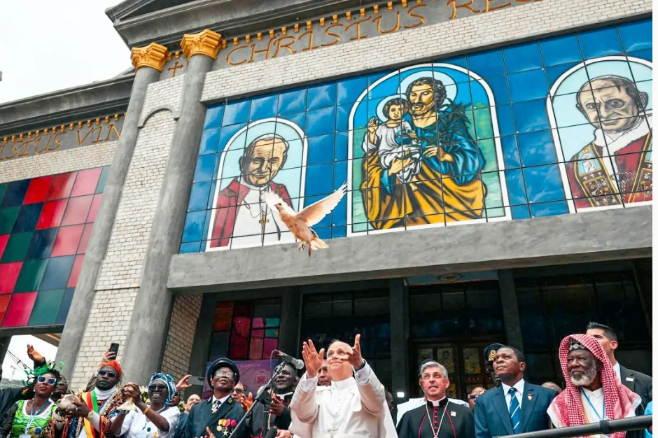 [Tông du Camerun] Đức Thánh Cha Lêô tham dự buổi gặp gỡ vì hoà bình tại Bamenda