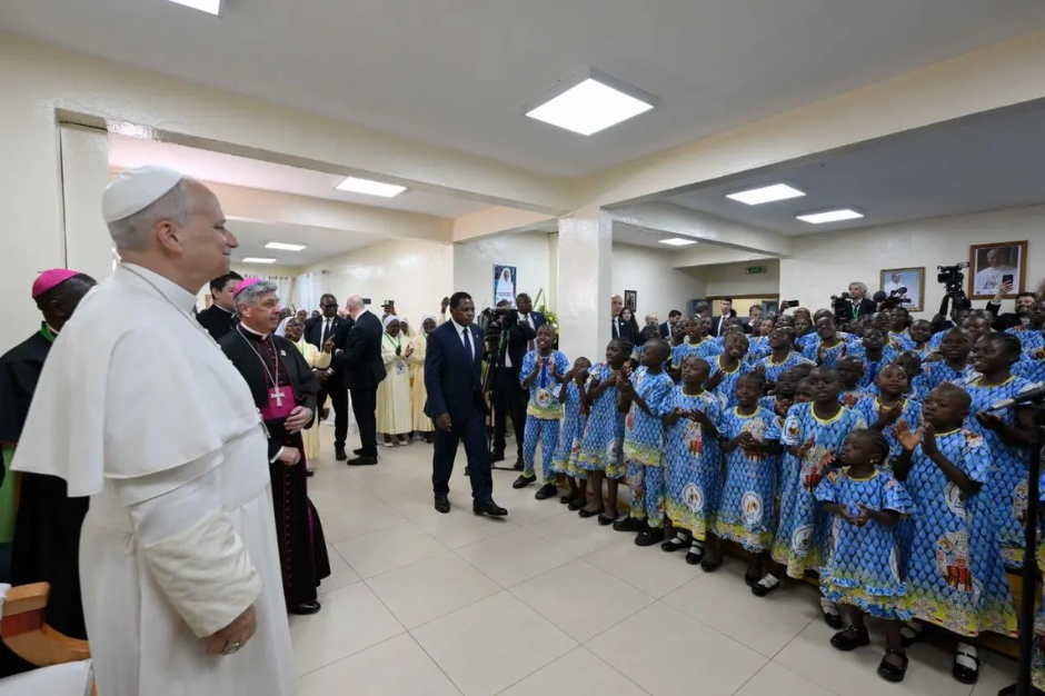 [Tông du Camerun] Đức Thánh Cha thăm cô nhi viện Ngul Zamba