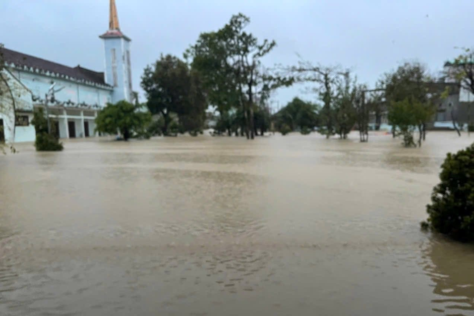 Bài học giữa những đổ vỡ “không còn hòn đá nào trên hòn đá nào”