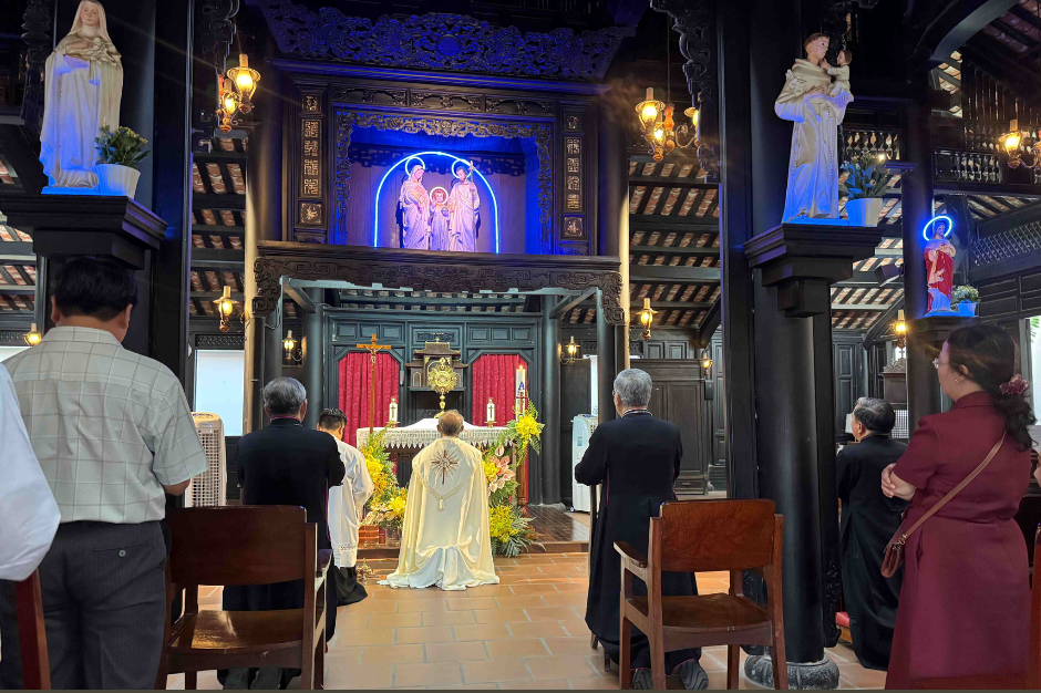 Buổi cầu nguyện đầu tiên cho Đức Giám mục tân cử Gioan Baotixita Nguyễn Quang Tuyến