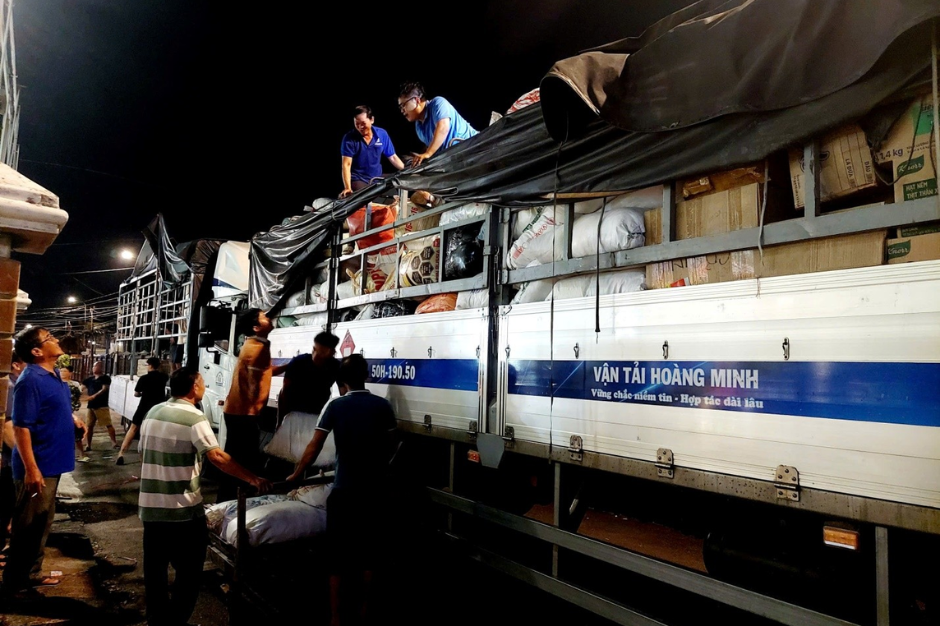 Những chuyến xe 0 đồng lặng lẽ hướng về vùng lũ