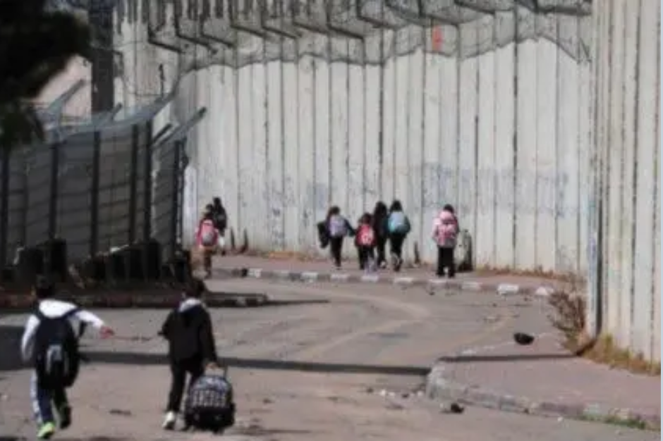 Xung đột tại Trung Đông - Trẻ em không thể hiểu được những lý do vô nhân của bạo lực