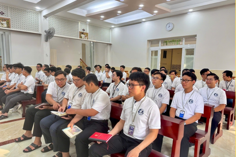 Dự tu Tổng Giáo Phận Sài Gòn tham dự buổi Tĩnh tâm tháng 3