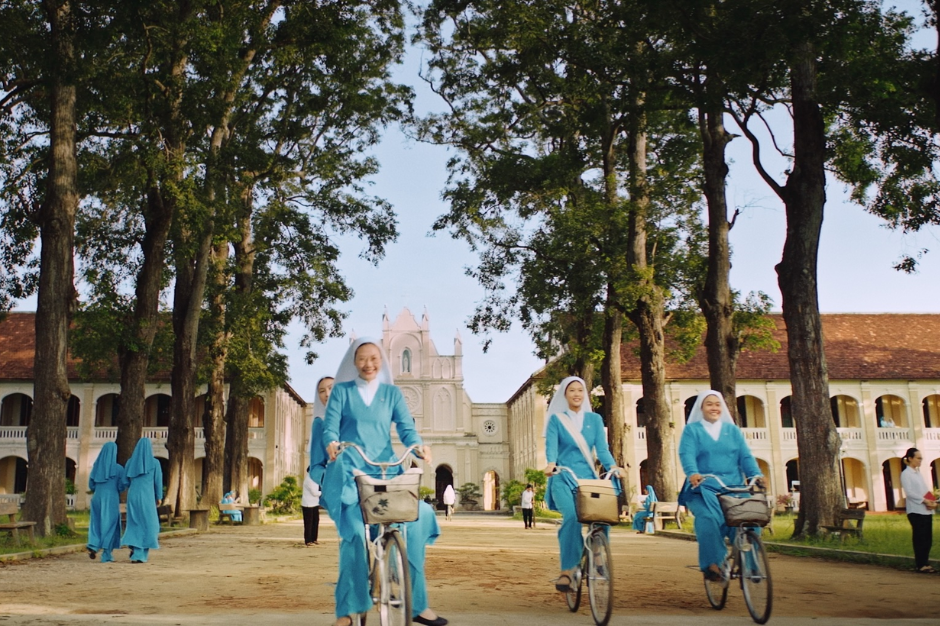 Hẹn Em Ngày Nhật Thực – Khi tình yêu trả con người về với tự do