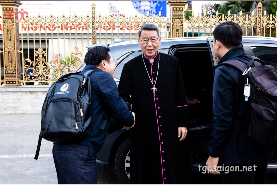 Học Viện Công Giáo: Buổi gặp mặt và Thánh Lễ Tất Niên