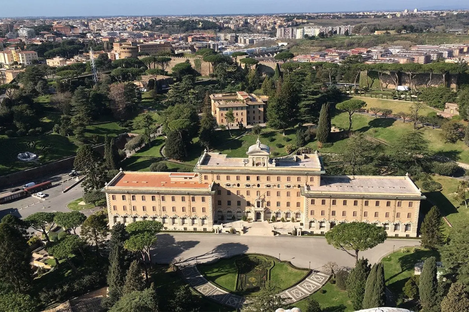 Không chỉ hồng y, cả giáo dân, cũng có thể đảm nhiệm chức vụ Chủ tịch Ủy ban Giáo hoàng của Quốc gia Thành Vatican