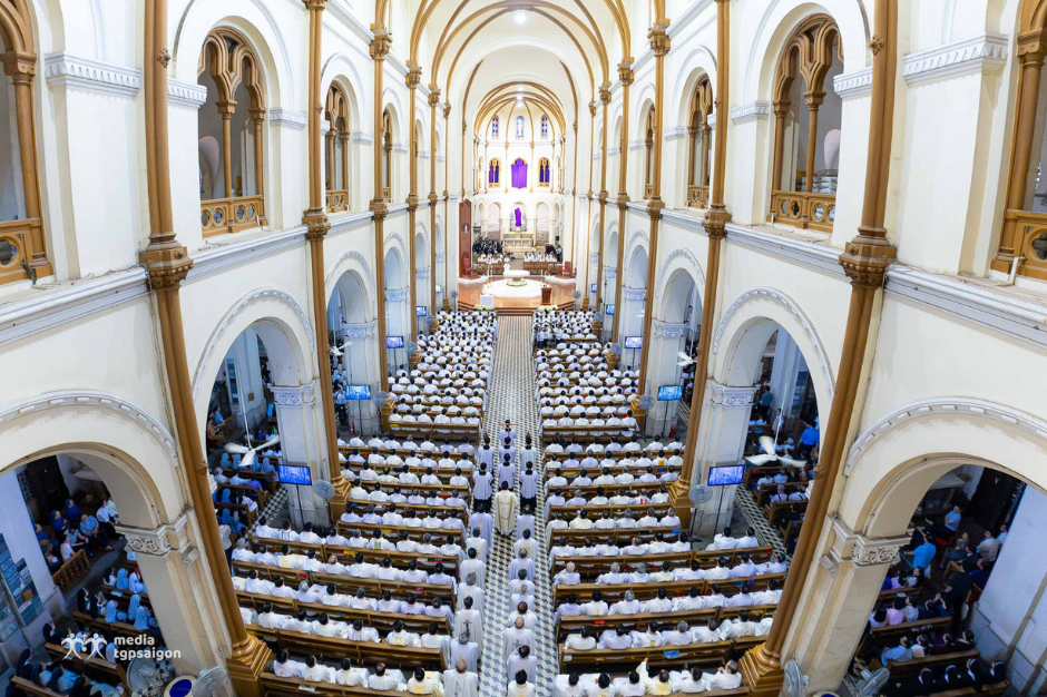 Thánh lễ Truyền Dầu 2026 tại Nhà thờ Chính tòa Đức Bà Sài Gòn