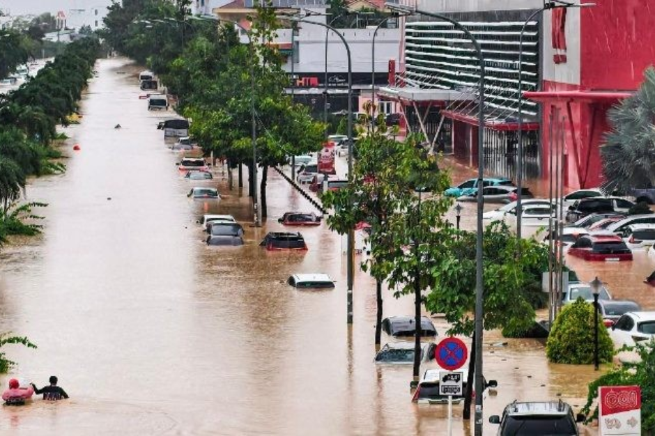 Caritas Đà Nẵng tiếp cận các làng biệt lập khi lũ dữ quét qua miền Trung Việt Nam