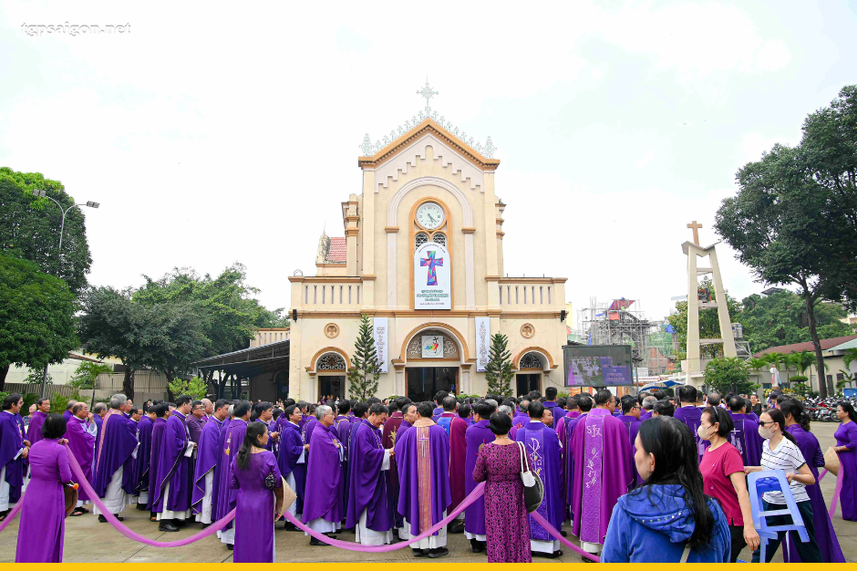 Thánh lễ cầu nguyện cho các Đức Giám mục, linh mục đã qua đời - 05.11.2025