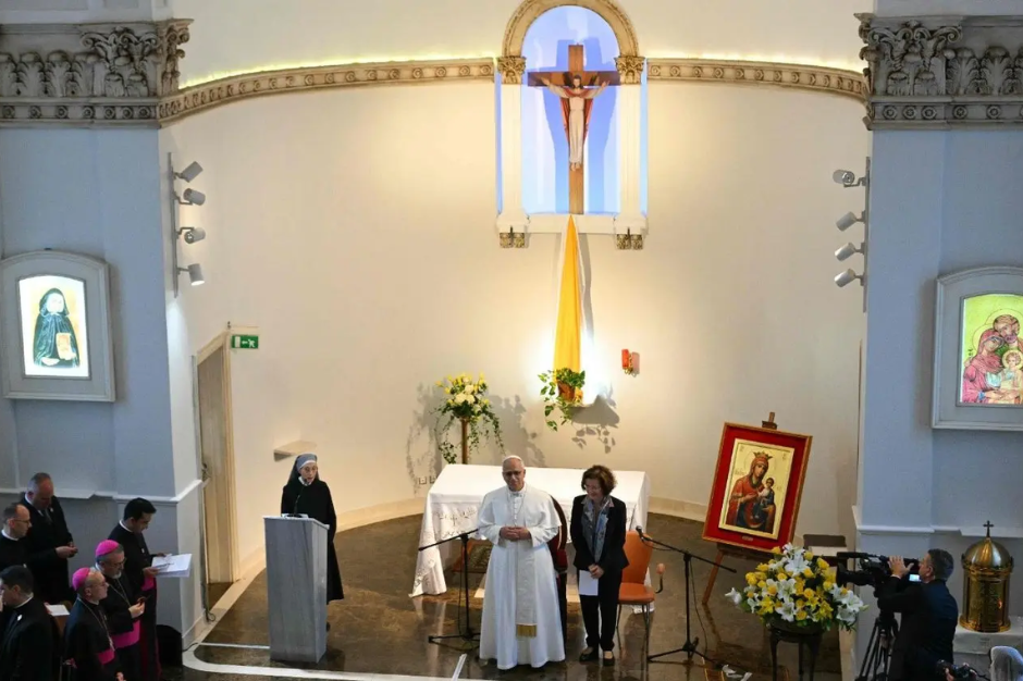 Đức Thánh Cha Lêô XIV thăm viếng Nhà Tình thương của Dòng Tiểu muội người nghèo: “Bác ái nảy sinh từ tình huynh đệ”