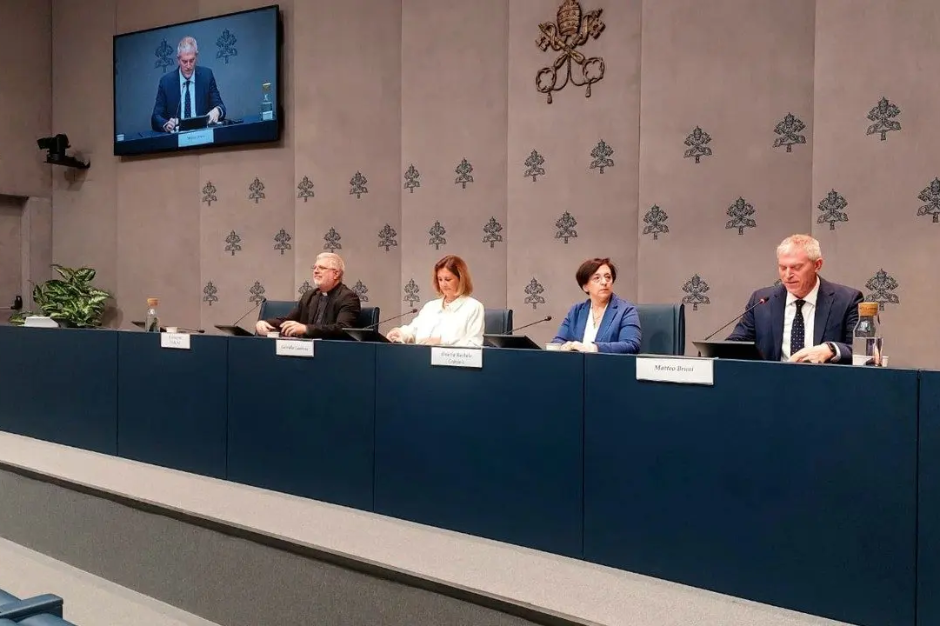 Amoris laetitia: Canh tân việc loan báo Tin mừng cùng với các gia đình và cho các gia đình