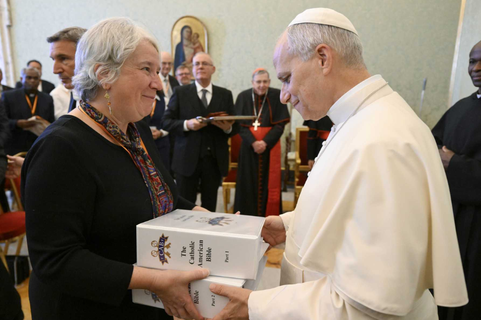 Đức Thánh Cha kêu gọi giúp mọi người tiếp cận Kinh Thánh, kể cả trực tuyến